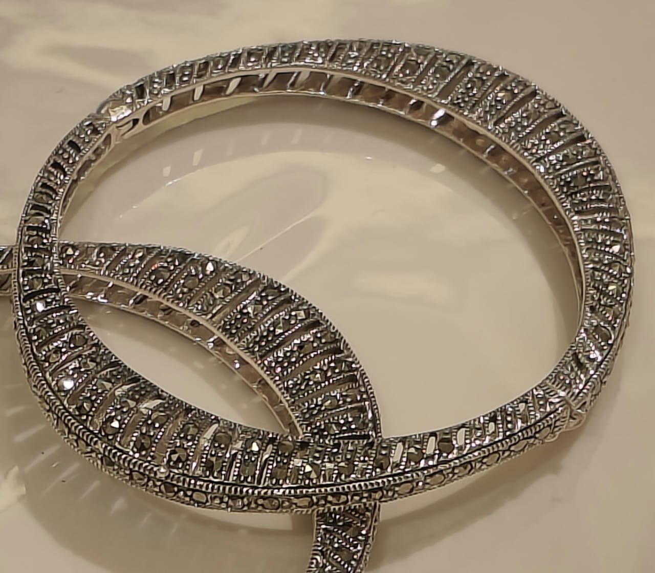 "Exquisite Italian Sterling Silver Openable Bangles โ Timeless Luxury by GC Jewels"